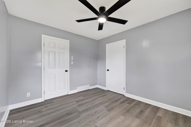 3237 Greendale Dr, Louisville, KY 40216