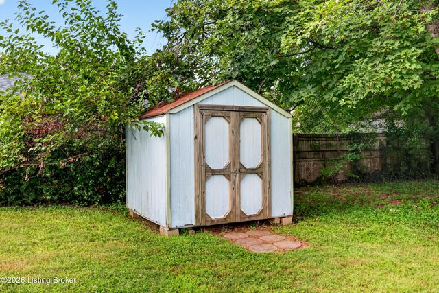 3237 Greendale Dr, Louisville, KY 40216