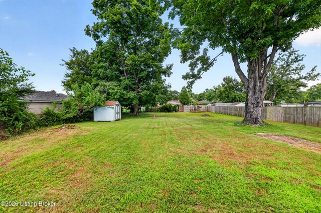 3237 Greendale Dr, Louisville, KY 40216