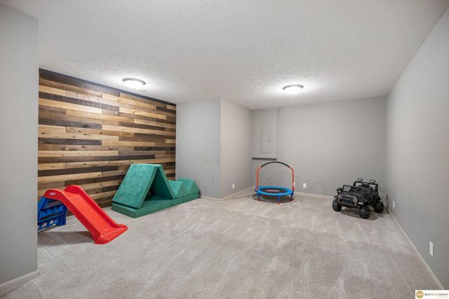 8820 N 156 Avenue, Bennington, NE 68007