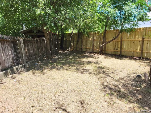 201 DOWNSHIRE DR, San Antonio, TX 78216