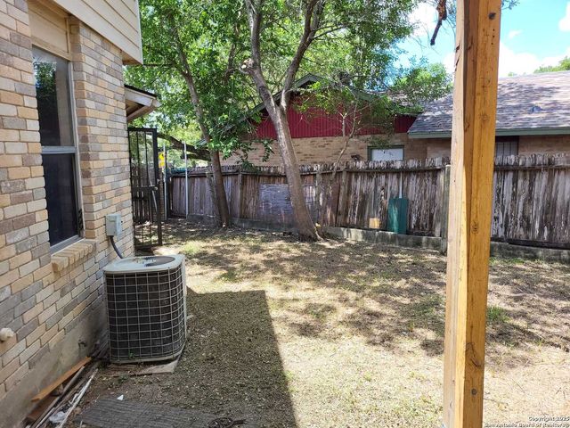 201 DOWNSHIRE DR, San Antonio, TX 78216