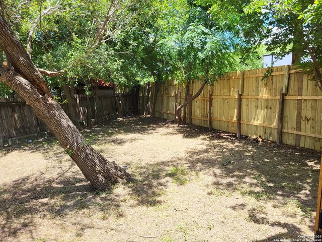 201 DOWNSHIRE DR, San Antonio, TX 78216