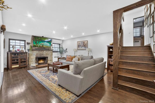 27 Desmond Avenue, Bronxville, NY 10708