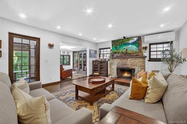 27 Desmond Avenue, Bronxville, NY 10708