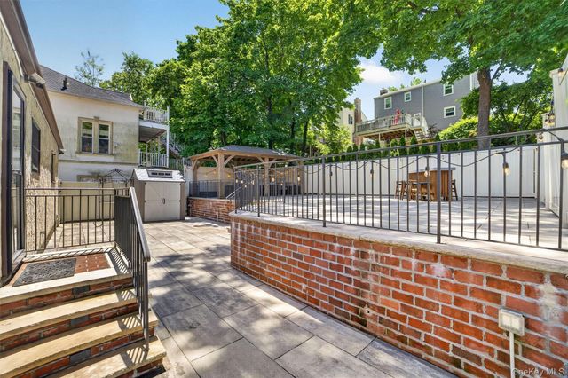 27 Desmond Avenue, Bronxville, NY 10708