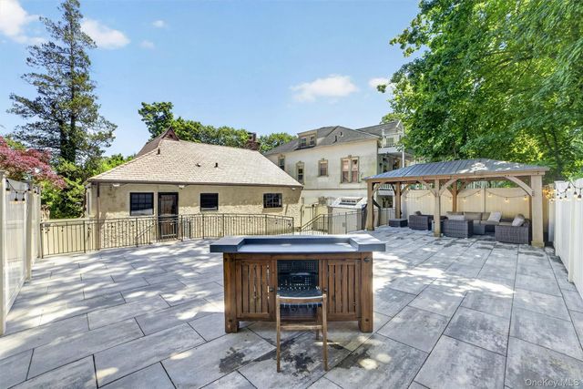 27 Desmond Avenue, Bronxville, NY 10708