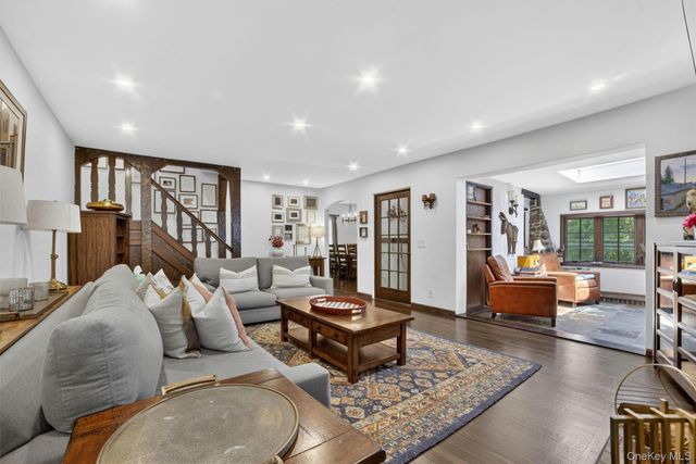 27 Desmond Avenue, Bronxville, NY 10708