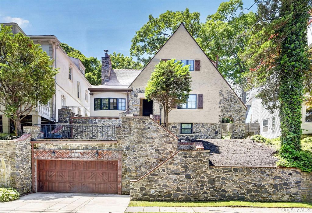 27 Desmond Avenue, Bronxville, NY 10708
