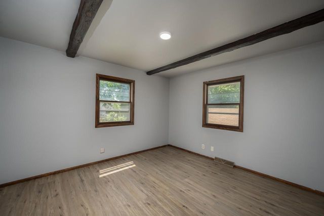 7821 w hustis STREET, Milwaukee, WI 53223