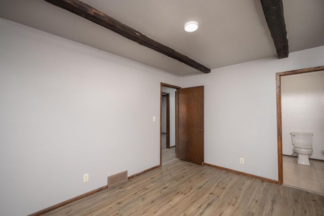 7821 w hustis STREET, Milwaukee, WI 53223