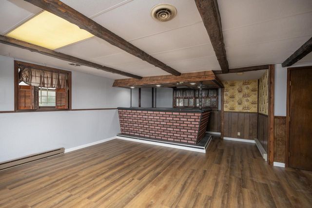7821 w hustis STREET, Milwaukee, WI 53223
