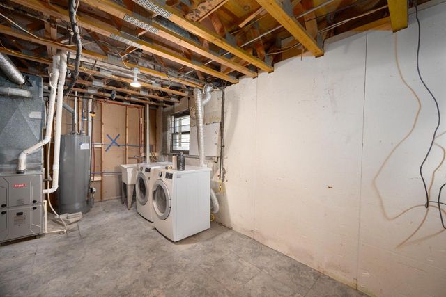 7821 w hustis STREET, Milwaukee, WI 53223