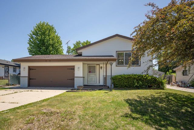 7821 w hustis STREET, Milwaukee, WI 53223