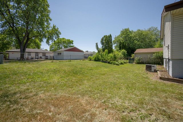 7821 w hustis STREET, Milwaukee, WI 53223
