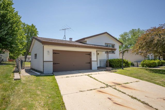 7821 w hustis STREET, Milwaukee, WI 53223