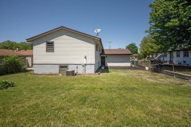 7821 w hustis STREET, Milwaukee, WI 53223