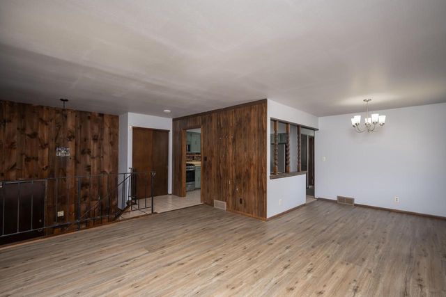 7821 w hustis STREET, Milwaukee, WI 53223