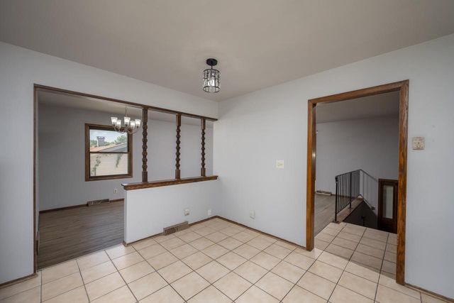 7821 w hustis STREET, Milwaukee, WI 53223