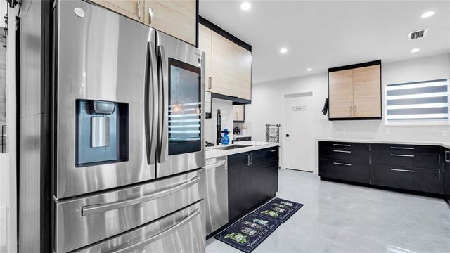 6290 W 16th Avenue, Hialeah, FL 33012