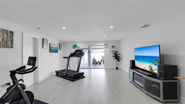 6290 W 16th Avenue, Hialeah, FL 33012