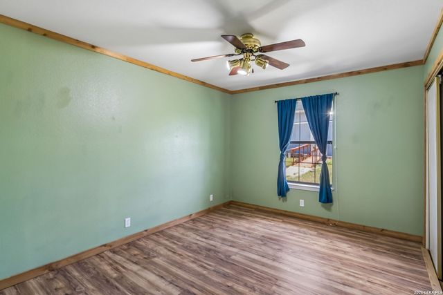 661 HICKORY FORREST DR, Seguin, TX 78155