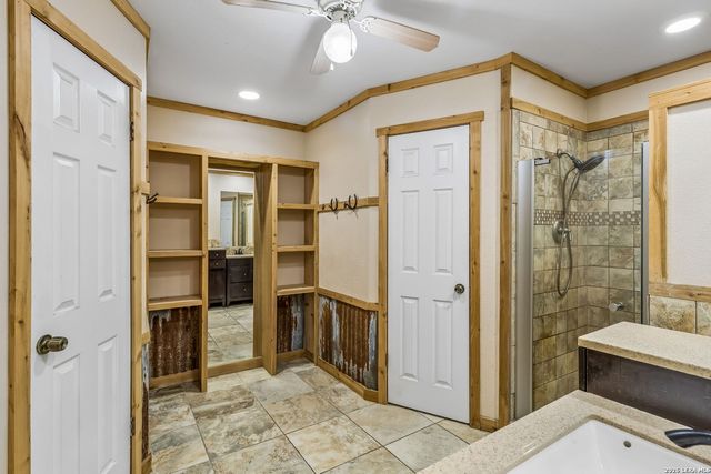 661 HICKORY FORREST DR, Seguin, TX 78155