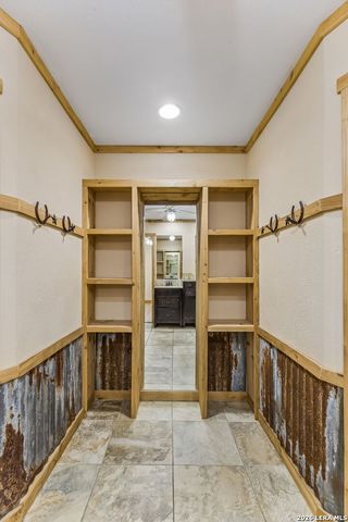661 HICKORY FORREST DR, Seguin, TX 78155