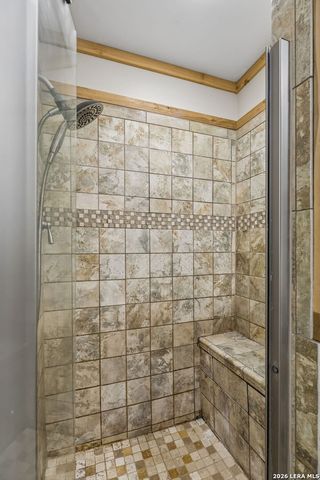 661 HICKORY FORREST DR, Seguin, TX 78155