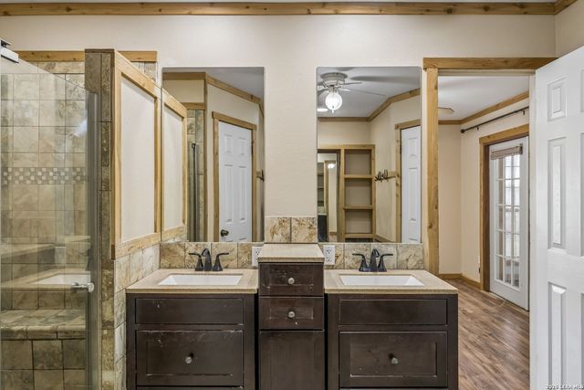 661 HICKORY FORREST DR, Seguin, TX 78155