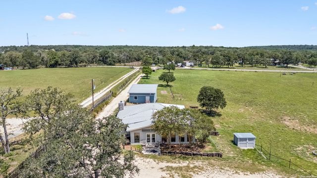 661 HICKORY FORREST DR, Seguin, TX 78155
