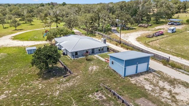 661 HICKORY FORREST DR, Seguin, TX 78155