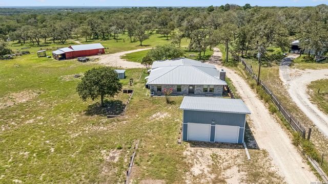 661 HICKORY FORREST DR, Seguin, TX 78155