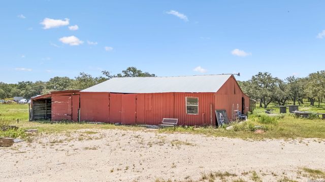 661 HICKORY FORREST DR, Seguin, TX 78155