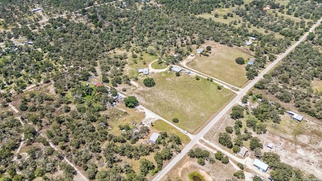 661 HICKORY FORREST DR, Seguin, TX 78155