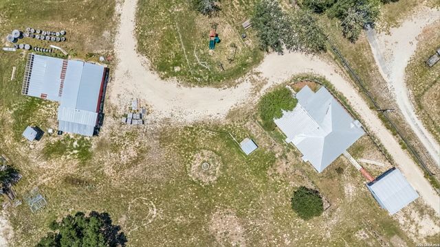 661 HICKORY FORREST DR, Seguin, TX 78155