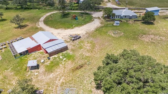 661 HICKORY FORREST DR, Seguin, TX 78155