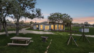 661 HICKORY FORREST DR, Seguin, TX 78155