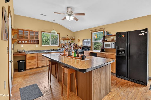 416 North Brownlow Street, Rogersville, TN 37857