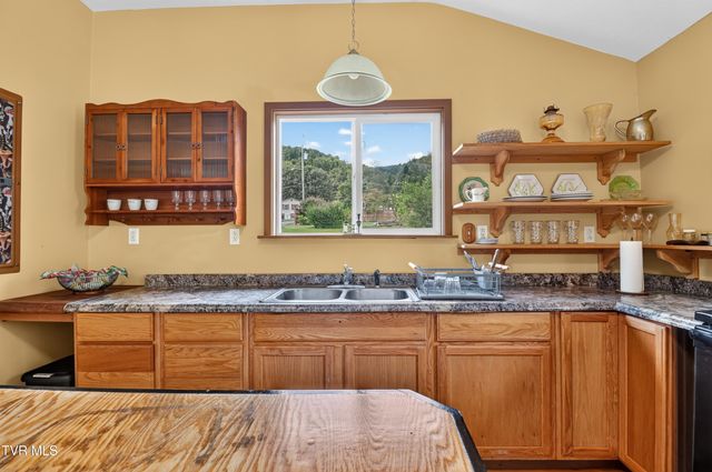 416 North Brownlow Street, Rogersville, TN 37857