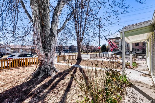 1605 Oakland Street, Aurora, CO 80010