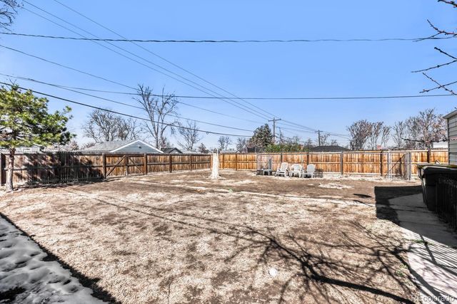 1605 Oakland Street, Aurora, CO 80010