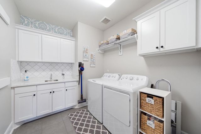 933 Blackshire Lane, Houston, TX 77055