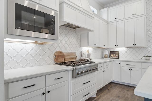 933 Blackshire Lane, Houston, TX 77055