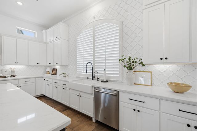 933 Blackshire Lane, Houston, TX 77055
