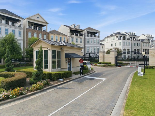 933 Blackshire Lane, Houston, TX 77055