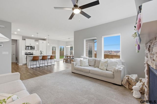 7721 N 156Th Avenue, Bennington, NE 68007