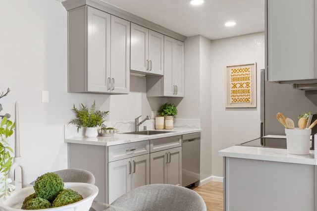 240 N Bayshore Boulevard 315, San Mateo, CA 94401
