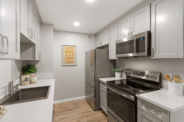 240 N Bayshore Boulevard 315, San Mateo, CA 94401