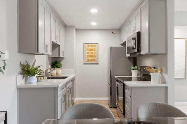 240 N Bayshore Boulevard 315, San Mateo, CA 94401